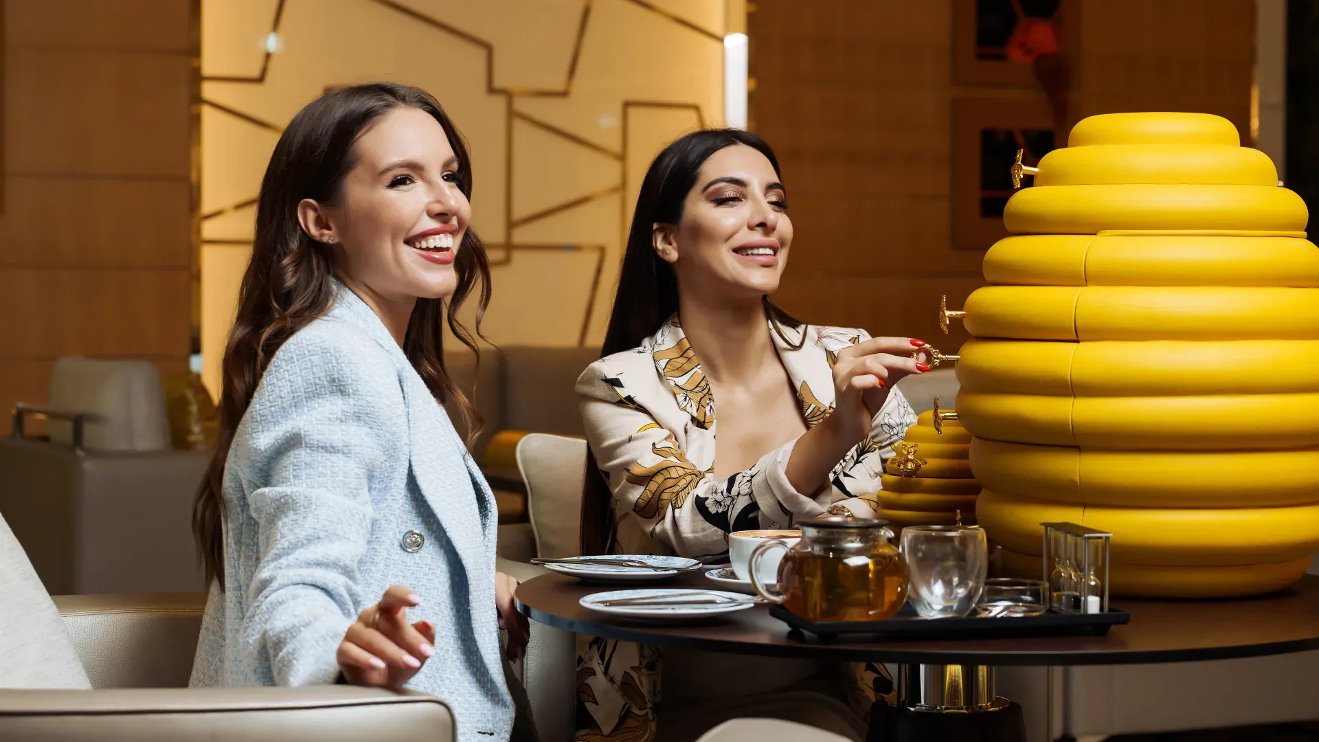 Experience The SocialBee Beehive Afternoon Tea at Hilton Dubai